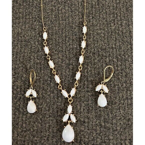 Avon Nina Ricci White Faux Opal Teardrop Gold‎ Tone Necklace Earring Set - Picture 1 of 5